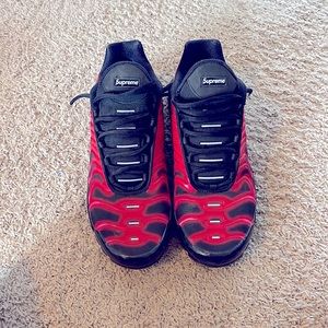 SUPREME X Air Max Plus TN “University Red”